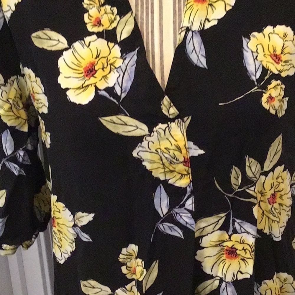 Forever 21 Black Yellow Floral Tunic Top Size Small - Picture 2 of 4